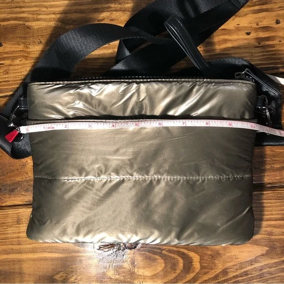 Sondra Roberts Squared Quilted Puffer crossbody clutch wristlet - Picture 9 of 12